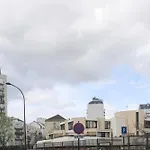 Bright Apartment - Near Garden